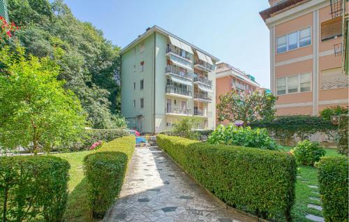 Κήπος έξω από το 2 Bedroom Beautiful Apartment In Cavi Di Lavagna
