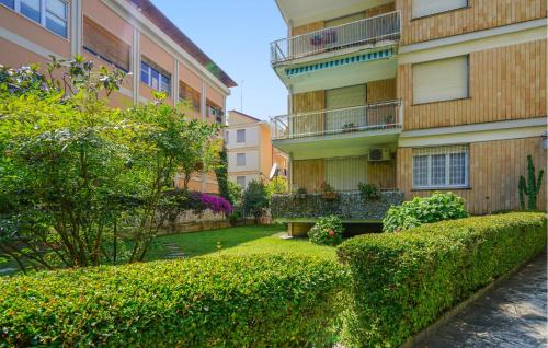 Κήπος έξω από το 2 Bedroom Beautiful Apartment In Cavi Di Lavagna
