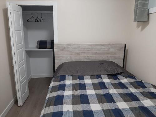 Ένα ή περισσότερα κρεβάτια σε δωμάτιο στο PineOrange Home