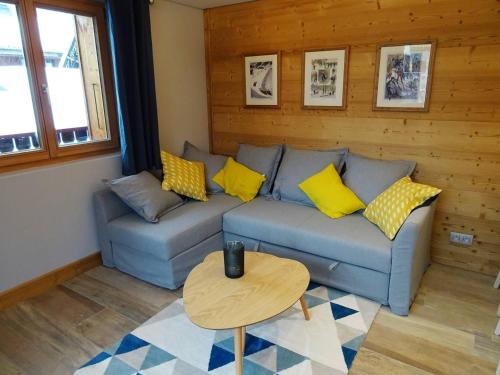 Photo de la galerie de l'établissement Luxe 3 pièces au cœur des Gets, 4 pers, parking, WiFi, proche commerces - FR-1-802-50, aux Gets