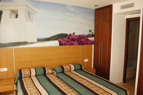 Gallery image of Apartamentos Jet - Adults Only in Playa d'en Bossa