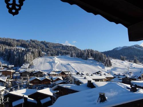 Photo de la galerie de l'établissement Les Gets : Appartement 8 pers. - 3 chambres - Proche centre et remontées mécaniques - FR-1-802-88, aux Gets