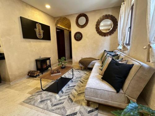 a living room with a couch and a table at Dentro de ValQuirico LOFT BENEDETTO in Tlaxcala de Xicohténcatl