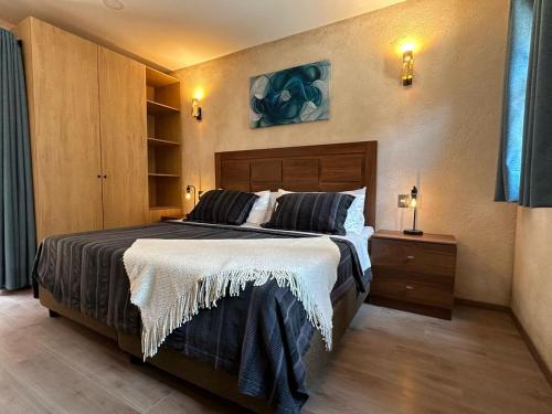 Postel nebo postele na pokoji v ubytování Dentro de ValQuirico LOFT BENEDETTO