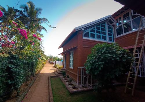Jardín al aire libre en Mudra beach villa Gokarna
