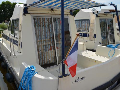 Bateau confortable à quai pour 5 pers, Pontailler-sur-Saône, proche commerces - API-1-46-16