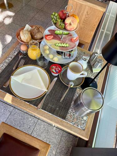 Еда / где поесть недалеко от отеля