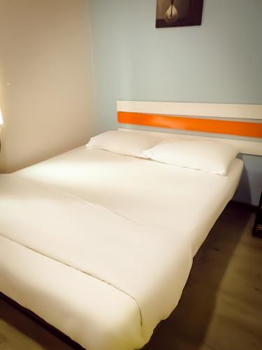 Gallery image of Red Orange Hotel in Kuala Pilah