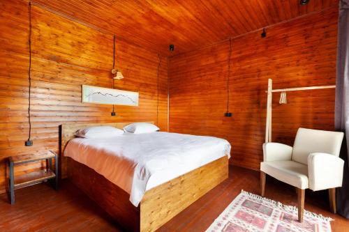Postel nebo postele na pokoji v ubytování Hillside Tola