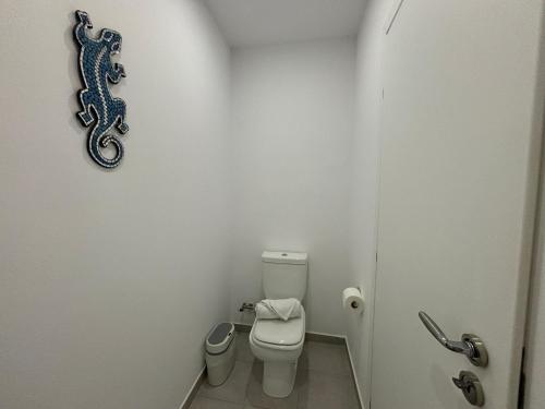Un baño de The Olive Pickers House