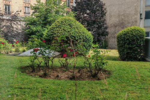 T2 meublé 1 er étage dans un quartier calme à PARIS 17