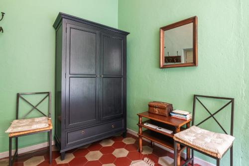 a room with a cabinet and a table and a mirror at Oikos Dafne in Gravedona
