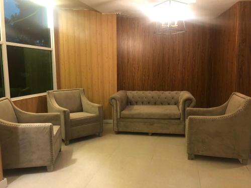 Гостиная зона в The White Loft Nathiagali