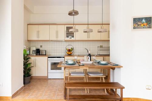 Thrive apt 100metre to Acropolis