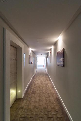 an empty hallway with a long hallway sidx sidx sidx at Hotel Nar in Trebinje