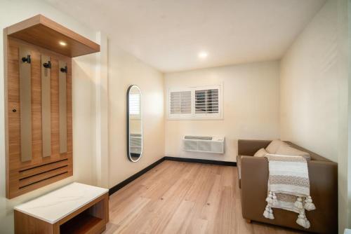 a small bedroom with a bed and a mirror at LYFE INN & SUITES by AGA - Beverly Hills in Los Angeles