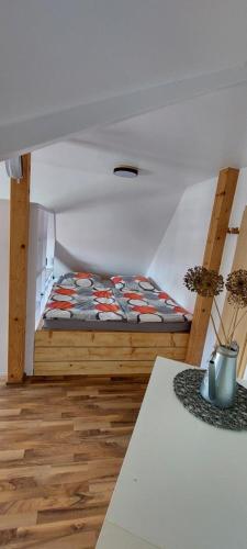 a room with a bed in the corner of a room at NEU! Ferienwohnung Witaj in Panschwitz-Kuckau