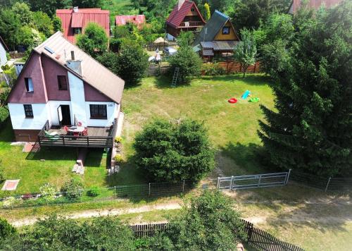 an aerial view of a house and a yard at Domek Letniskowy nad Jeziorem Tumiany in Bartołty Wielkie