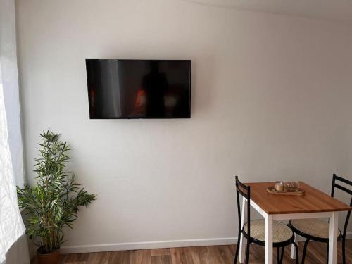 TV/Unterhaltungsangebot in der Unterkunft Studio -La madeleine- proche Gares de Lille