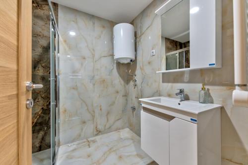 Koupelna v ubytování VIP Bogić Apartmani - Recepcija