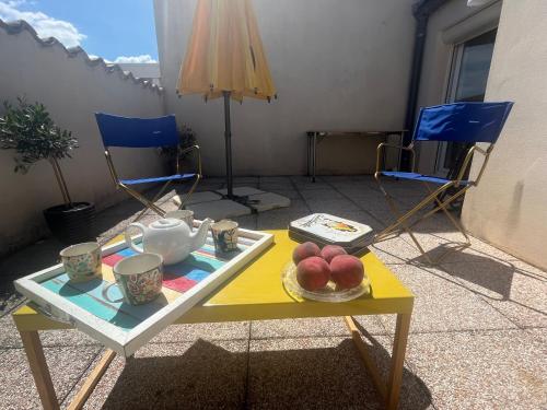 Kawasan patio atau luaran di Appartement chaleureux avec jacuzzi-Terrasses rooftop-Rafraîchisseur-Parking-wifi