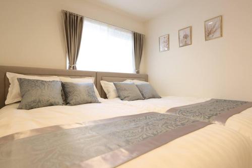 a large bed in a bedroom with a window at Miu Hotel Shinagawa - Tokyo Travel Hub near Landmarks, Bullet Train & Airport in Tokyo