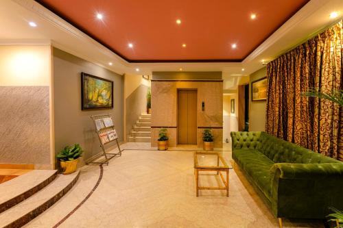 Ruang duduk di Cross Roads Inn