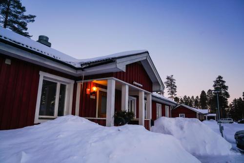 a house covered in snow with a pile of snow at Åsarna Skicenter in Åsarne