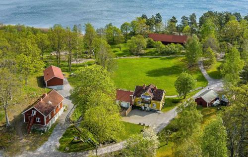 an overhead view of a house with a yard at Marsbäckens lägergård in Västervik