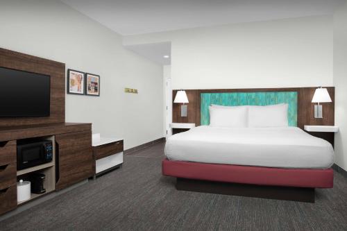 Postel nebo postele na pokoji v ubytování Hampton Inn Dandridge