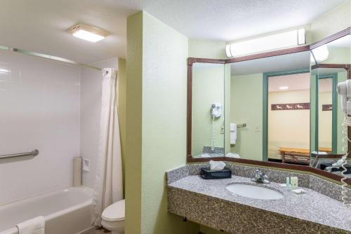 Koupelna v ubytování Quality Inn Payson