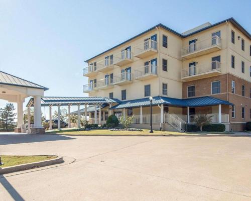 a large apartment building with a parking lot at Quality Inn Tulsa-Downtown West in Tulsa