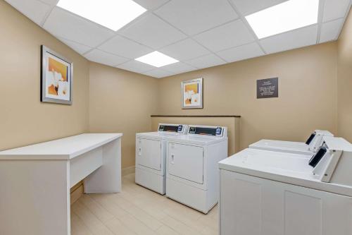 a laundry room with a washer and dryer at Comfort Suites Chesapeake - Norfolk in Chesapeake