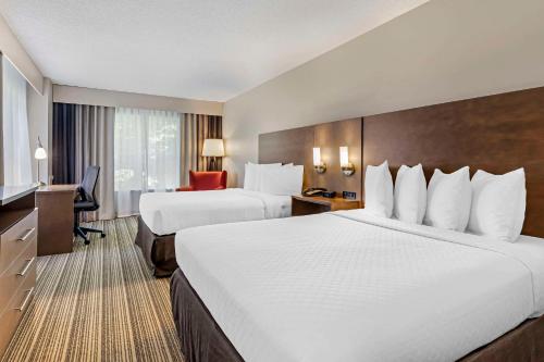 a hotel room with two beds and a desk at Country Inn & Suites by Radisson, Annapolis, MD in Annapolis