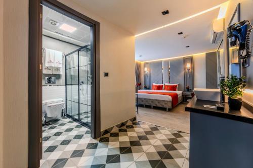 a hotel room with a bed and a bathroom at Atar Airport Hotel - Spa & Wellness in Arnavutköy