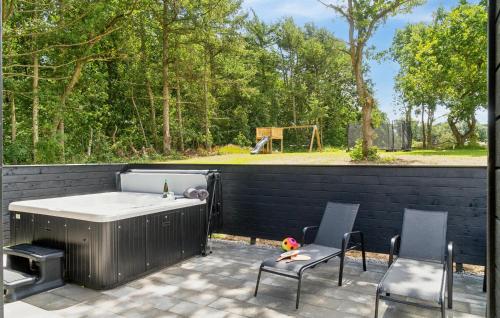 Κήπος έξω από το Amazing Home In Odder With Sauna