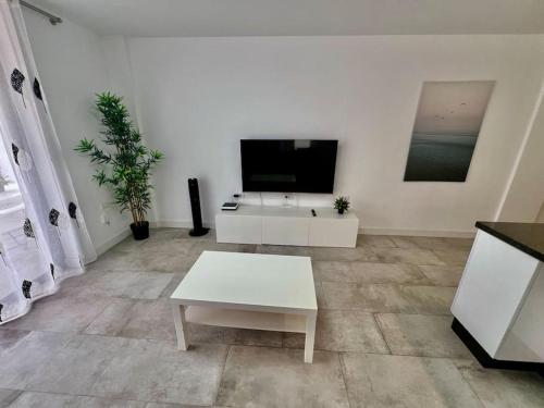 Los Cristianos Oasis, Modern Beachside Duplex