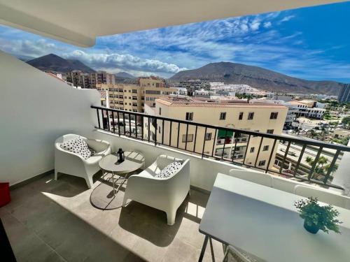Los Cristianos Oasis, Modern Beachside Duplex