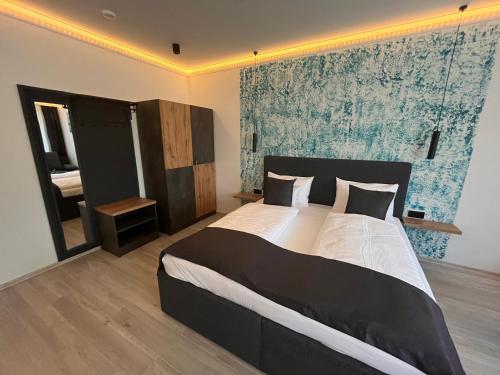 Postel nebo postele na pokoji v ubytování Várkapu Apartmanok 2