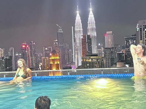 Πισίνα στο ή κοντά στο THE LUXE INFINITUM KLCC By KL MALAYSIA