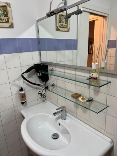 Ένα μπάνιο στο Aria della Sibilla