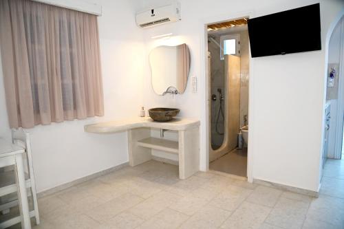 Gallery image of Galini Studios in Mikri Vigla