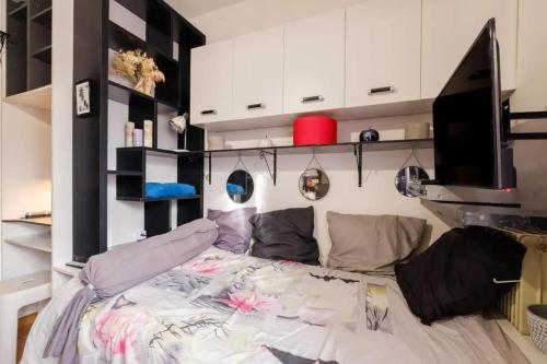 Cette chambre comprend : dans l'établissement Appartement moderne à Villeneuve-Loubet, 45 m², terrasse aménagée, à Villeneuve-Loubet