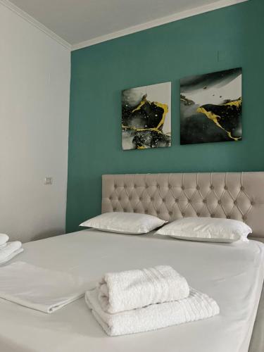 Postel nebo postele na pokoji v ubytování Vrenjo GuestHouse