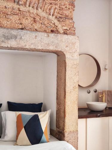 Llit o llits en una habitació de Lisbon Lounge Hostel