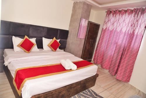 Cama o camas de una habitación en Hotel Elegance, Katra
