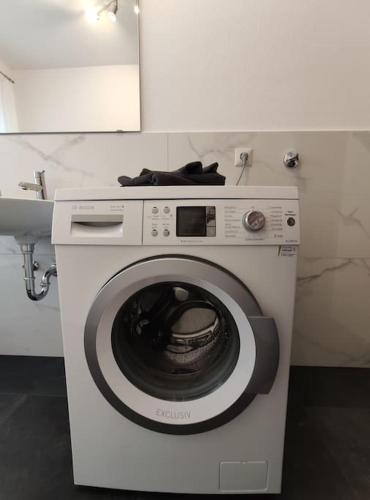 a washing machine in a bathroom with a counter at Großzügige Wohnung zum Wohlfühlen mit 116qm in Gaggenau