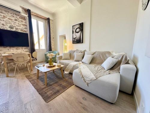 GORGEOUS BRAND NEW 2 BEDROOMS