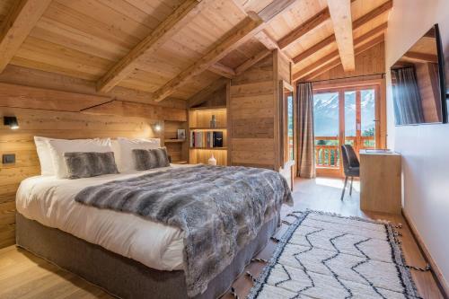 Postel nebo postele na pokoji v ubytování Chalet 14 personnes I Luxe I Piscine & Sauna I Salle cinéma I Le Chalet Club