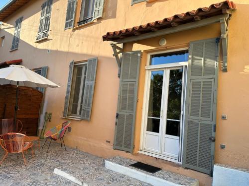 Maison de ville à Nice Ouest dans propriété arborée